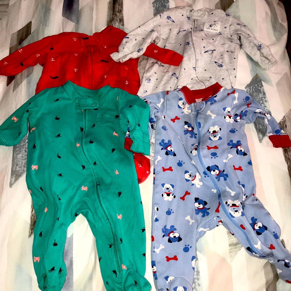 Set of 4 zip up pajamas